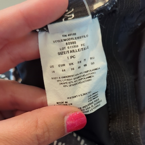 Miraclesuit Black‎ and White One Piece Swimsuit - Picture 7 of 7